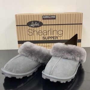 Kirkland Signature shearling clogs NEW Size 6